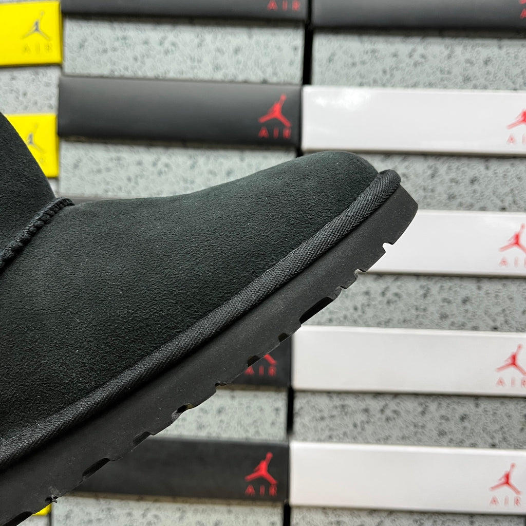 Black Classic Mini Pull-On Boots