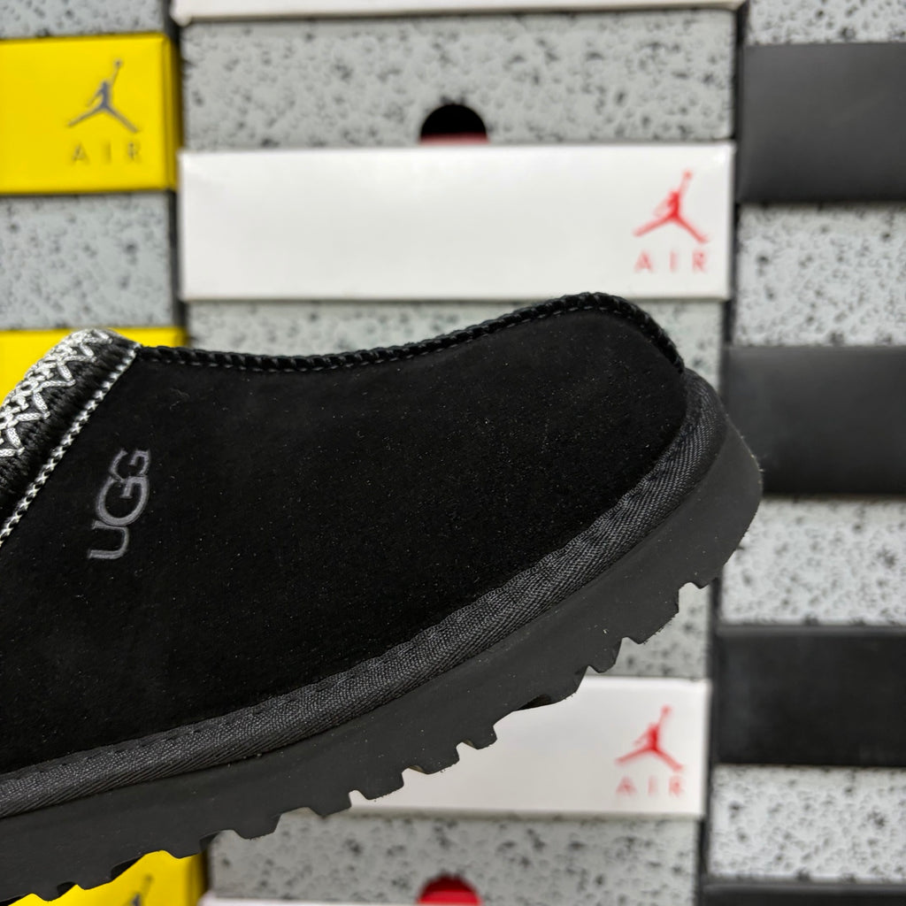 Black Slip-On Shoes with Contrast-Stitched Collar