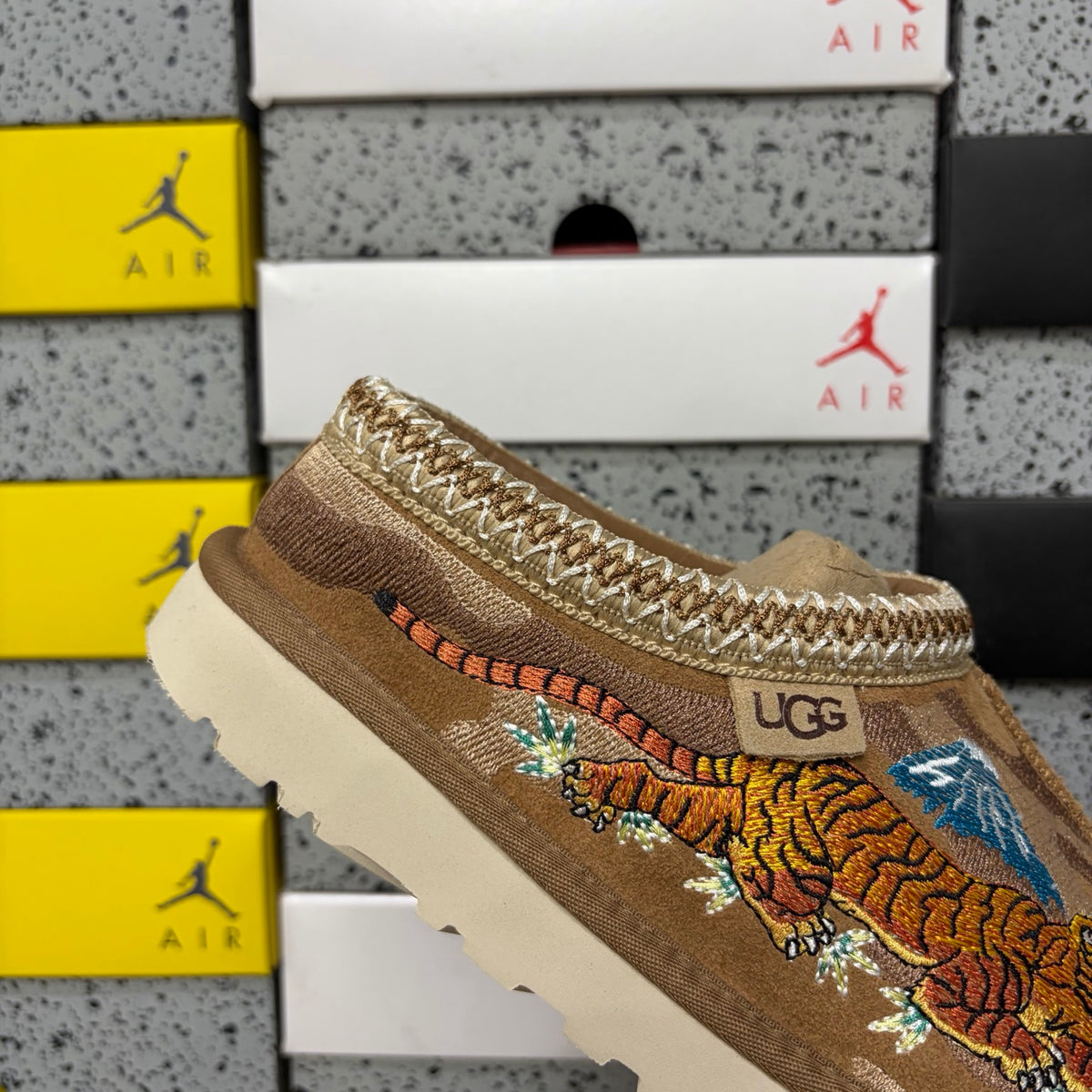 Chestnut Slim-Sole Boots with Dragon & Tiger Embroidery