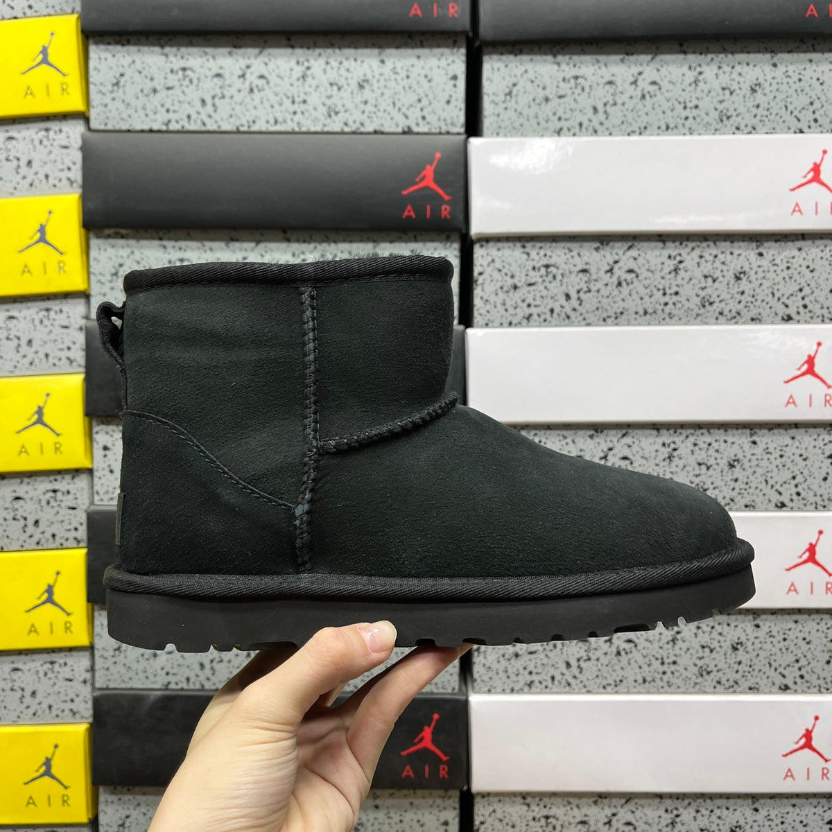 Black Classic Mini Pull-On Boots