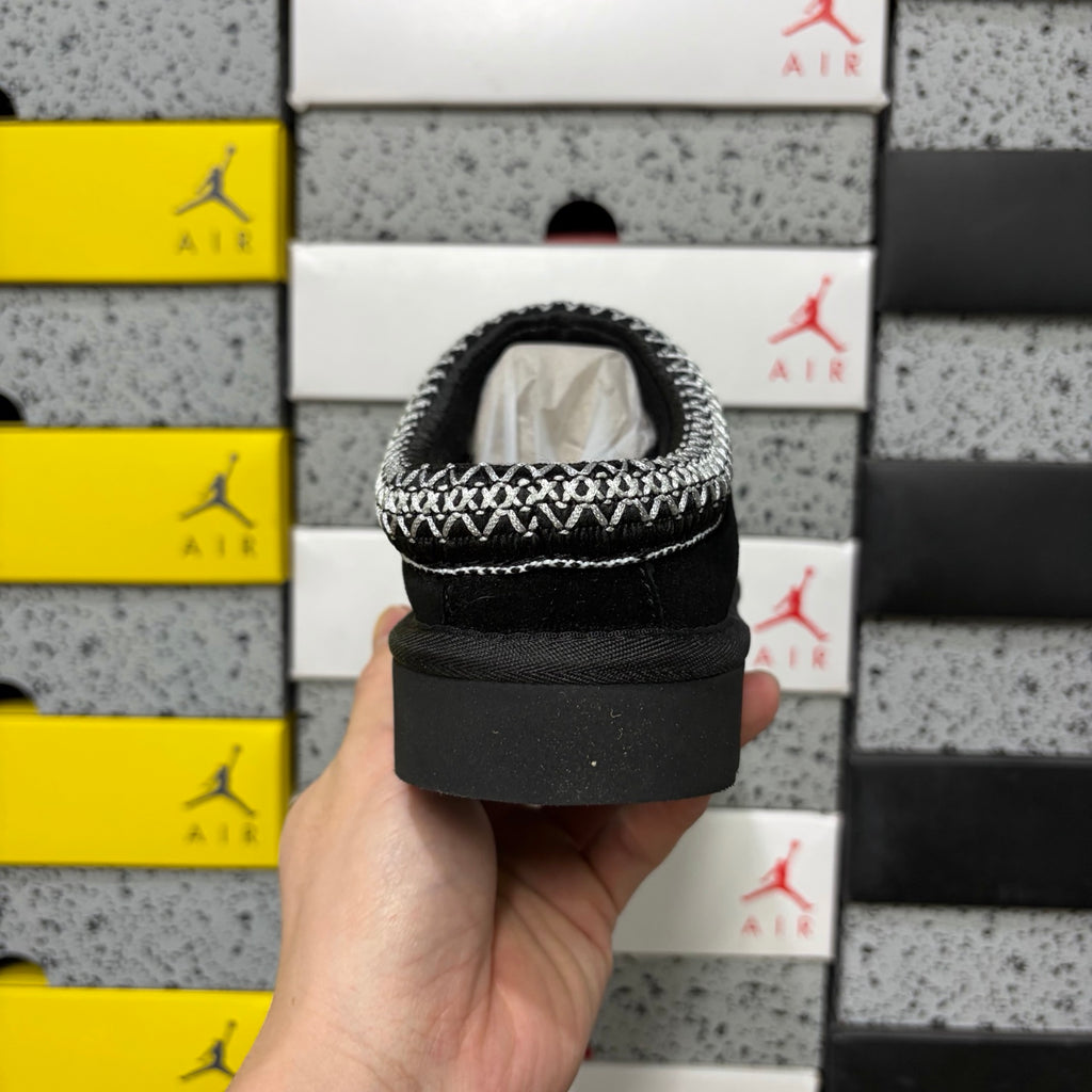 Black Slip-On Shoes with Contrast-Stitched Collar